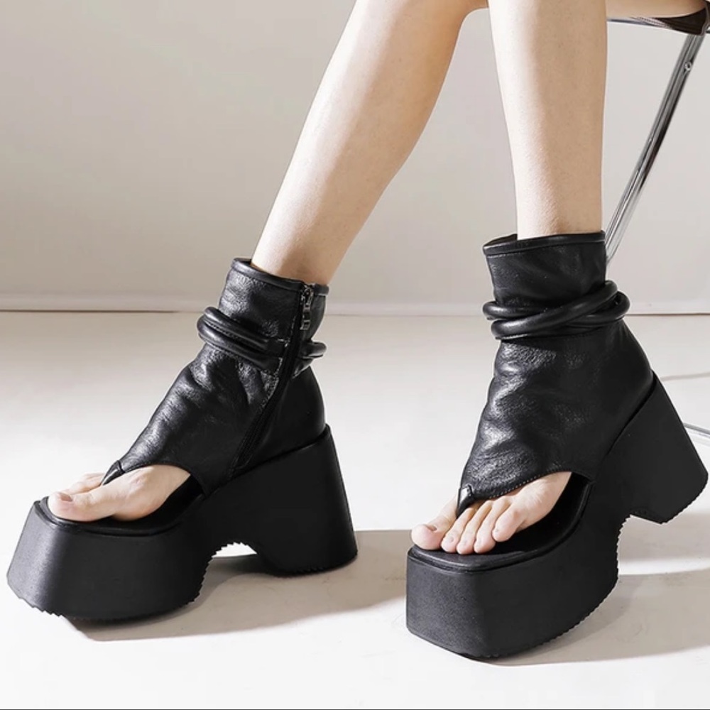 Azalea Wang Chelsea Platform Sandals women’s  8.5